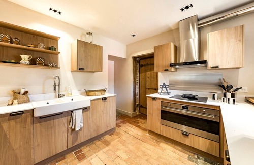 Mezeriat Casa | Farm B. AIP