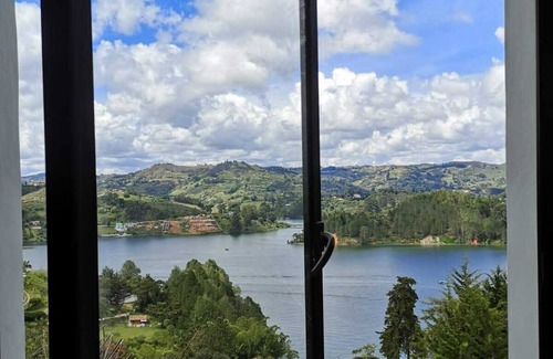 Guatape Casa | FINCA ENTRE PEÑOL Y GUATAPE. 3 JACUZZI Y 5 ZONAS COMUNES . Y VISTA ESPECTACULAR.