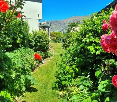 Wanaka Casa | Farm Cottage Charm