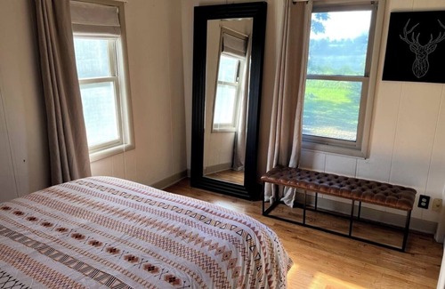 Baroda Otro | Farm Escape-Pool, Fire Pit, Hot Tub, Starlink, Dog Friendly 1.5 hrs from Chicago