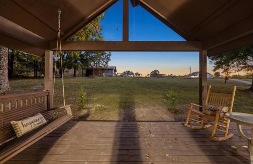 LaFayette Casa | Farm Experience in a Beautiful Log Cabin