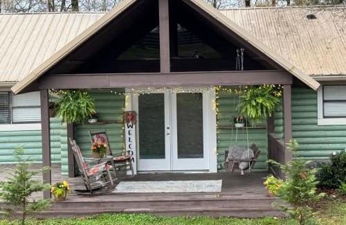LaFayette Casa | Farm Experience in a Beautiful Log Cabin