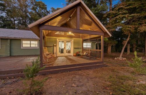 LaFayette Casa | Farm Experience in a Beautiful Log Cabin