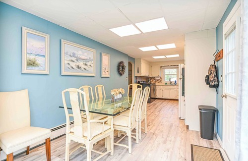 Kittery Casa | Farm Fun Beach Sun Kittery Maine Retreat Pet Friendly!! GREAT yard!