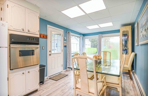 Kittery Casa | Farm Fun Beach Sun Kittery Maine Retreat Pet Friendly!! GREAT yard!