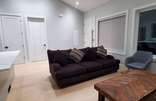 West Abbotsford Otro | Farm & Garden Bungalow Retreat