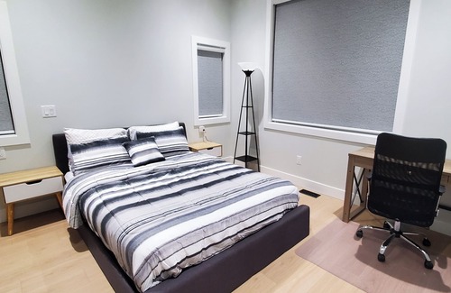 West Abbotsford Otro | Farm & Garden Bungalow Retreat