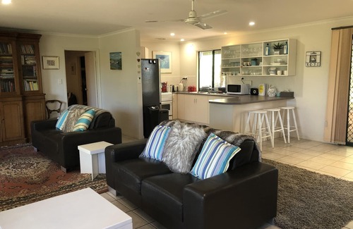 Bay Of Shoals Casa | Farm Home * + Air Con * Free WIFI * Beautiful Bush Views * Wildlife