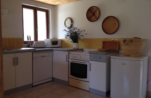 Saint-Saud-Lacoussiere Cabaña | Granja villas con piscina en Dordogne Pequeña Aldea