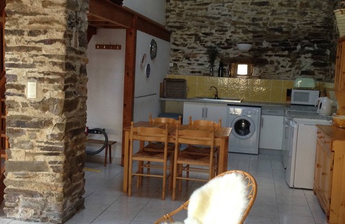Saint-Saud-Lacoussiere Cabaña | Granja villas con piscina en Dordogne Pequeña Aldea