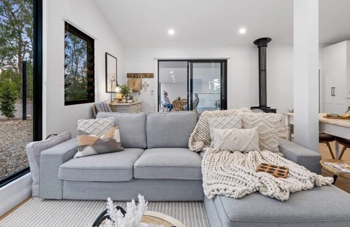 South Maroota Otro | Farm House 100 -Your luxury farm stay. BRAND NEW!