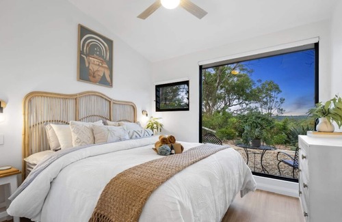 South Maroota Otro | Farm House 100 -Your luxury farm stay. BRAND NEW!