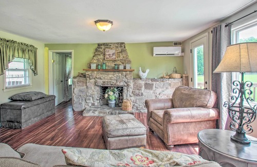 Buena Vista Cabaña | 'Farm House' Cottage w/ Deck, 5 Mi to River