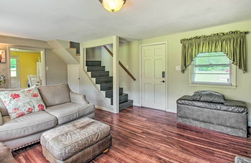 Buena Vista Cabaña | 'Farm House' Cottage w/ Deck, 5 Mi to River