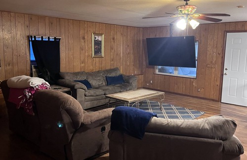 Deepwater Casa | Farm House on 30 acres by Truman Lake, Clinton Missouri, and Bucksaw Marina