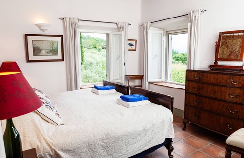 Molazzana Otro | Farm house (Sleeps 10, 5 Bedrooms)