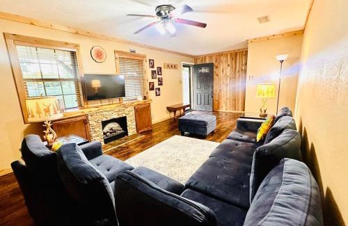 Corsicana Casa | Farm House Vacation Rental- In the heart of nature