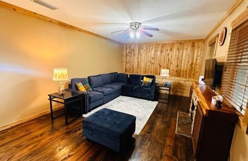 Corsicana Casa | Farm House Vacation Rental- In the heart of nature