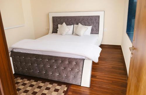 Jaipur District Casa | Farm house with Pool Garden Rooftop Near Kanota Dam