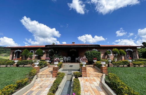 Sao Carlos Cabaña | INFINITO DE PROGRESO AGRÍCOLA: Casa de campo exuberante
