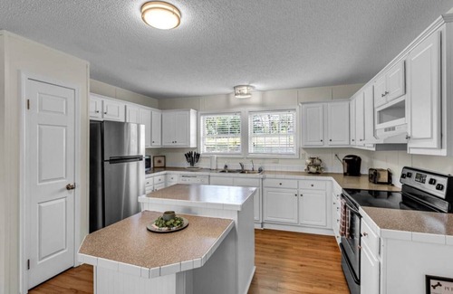 Kernersville Casa | Farm Retreat Stargazing Pet-Friendly Private