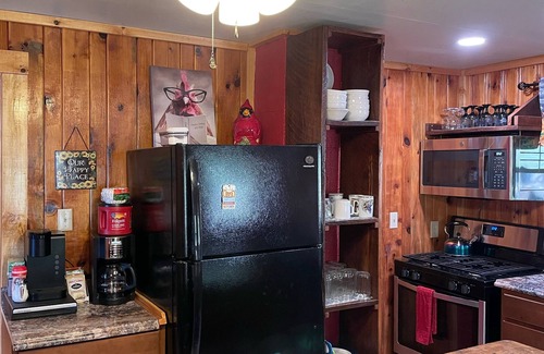 Hot Springs Cabina | Farm Stay at Brooks Cabin, pet friendly!
