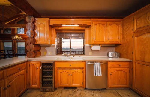 Central Valley Cabina | Farm Stay at the Bell-Zwart Lodge