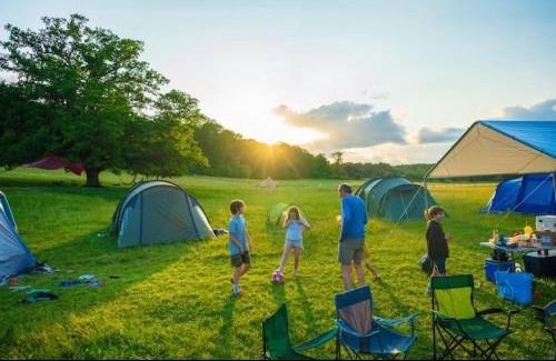 Hertford Otro | Farm stay belltent activities