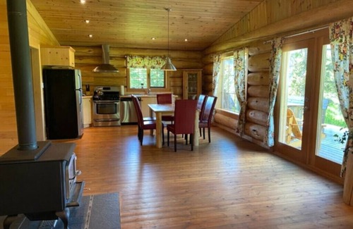 Canim Lake Cabina | Farm Stay in Bear Cabin at beautiful Kayanara - NEW