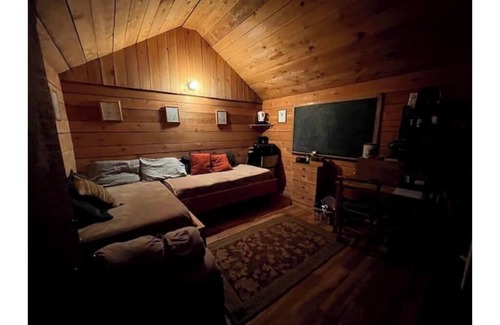Meredith Cabina | Farm Stay in Catskills FarmHand Cabin