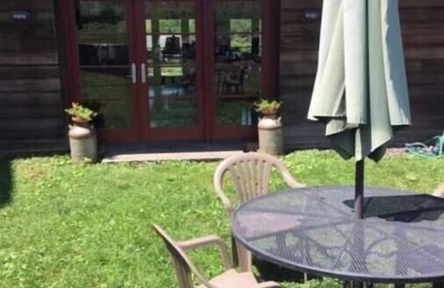 Meredith Cabina | Farm Stay in Catskills Farmhouse Suite