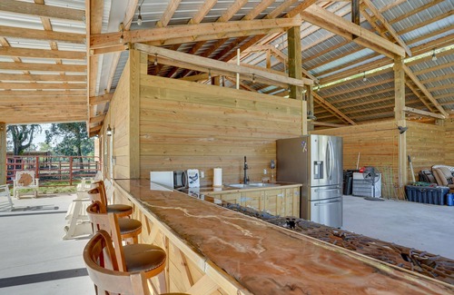 Lakeland Apartamento | Farm Stay: Modern Barndominium in Lakeland!