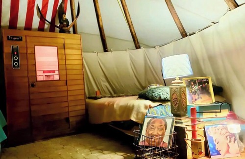 Denton Otro | Farm tipi with Sauna and secret solar garden