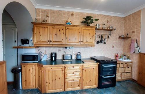 Frenchpark Casa | Farm View Cottage Castlerea by Trident Holiday Homes