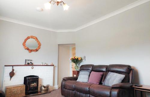 Frenchpark Casa | Farm View Cottage Castlerea by Trident Holiday Homes