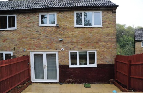 Earls Barton Casa | Farm View Retreat in Northampton 3BR, 1.5BR Sleeps 8 Access to Billing Aquadrome