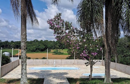 Mato do Gado Casa | Farm with swimming pool, fireplace and gourmet space surrounded by greenery.