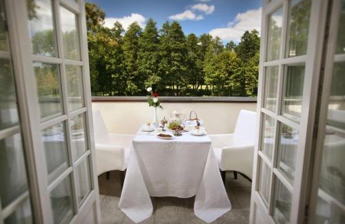 Tarczyn Cama Y Desayuno | Farma Many B&B, noclegi Suntago & DeepSpot