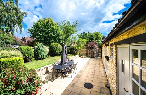 Dunholme Cabaña | FARMCOURT BARN 55 EASTFIELD LANE, family friendly in Welton