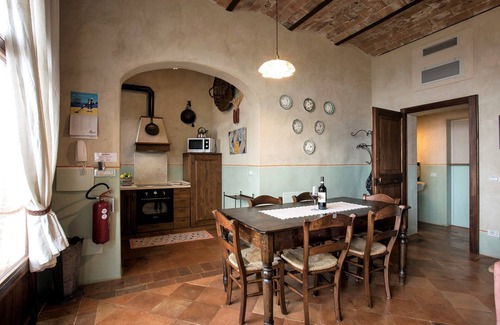 Siena Historical Center Otro | GRANJA PODERE CUNINA 25 KM SIENA SUR / MONTALCINO TOMANDO CLASE DE COCINA