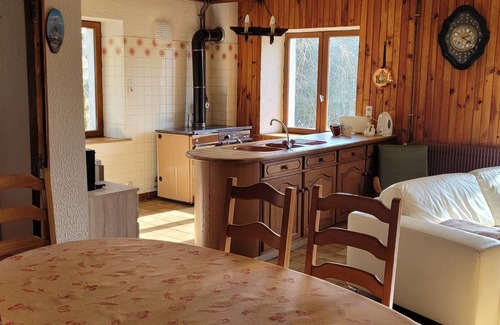 Saulxures-sur-Moselotte Otro | Farmhouse in a green mountain setting. Pets welcome!