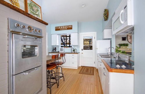 Fountain City Casa | Farmhouse Apartment - River Road Historic Home