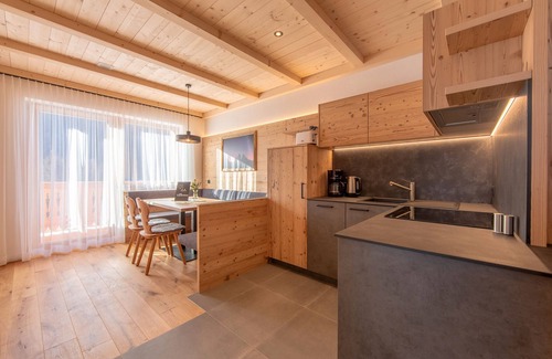 Villabassa Otro | Casa rural 'Apt Aurora' con vistas a la montaña, jardín compartido y Wi-Fi