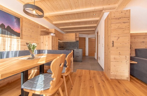 Villabassa Otro | Casa rural 'Apt Aurora' con vistas a la montaña, jardín compartido y Wi-Fi