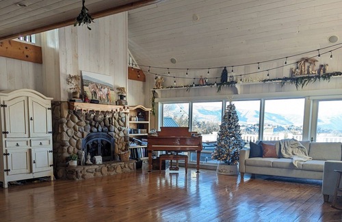 Park City Otro | Farmhouse BIG Venue family reunion opt hands on animal experience, ParkCity area