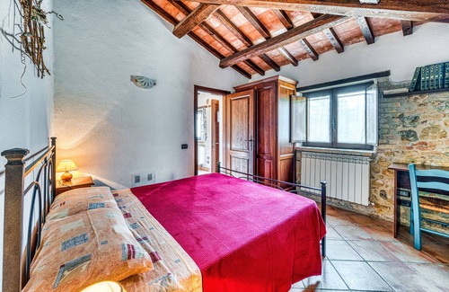 Giano dell'Umbria Otro | Casa rural 'Casale Storico XVII Sec - Girasole' con vistas a la montaña, piscina compartida y Wi-Fi