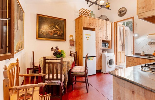 Ojos Otro | Casa rural 'Casica De Perintín' con vistas a la montaña, terraza privada y Wi-Fi
