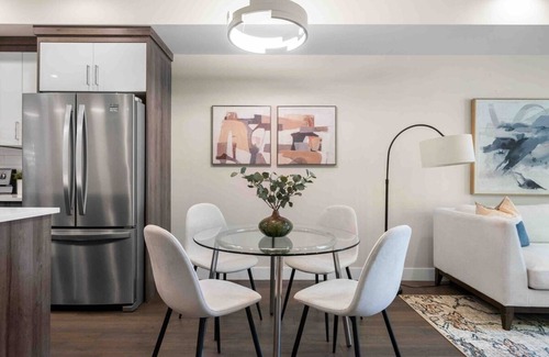 Crescent Heights Casa | Farmhouse Charm 4BDRM Contemporary Retreat