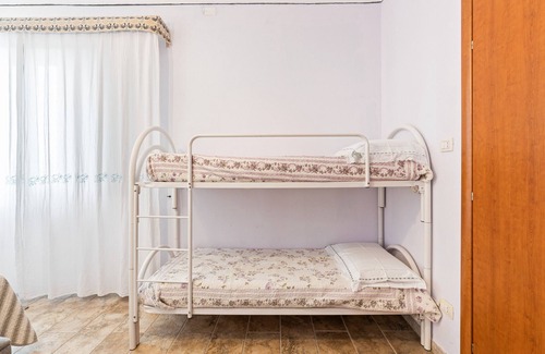 Genoni Otro | Casa rural 'Cuaddus E Tellas- Habitación 1' con jardín compartido, Wi-Fi y aire acondicionado.