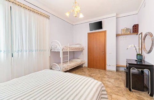 Genoni Otro | Casa rural 'Cuaddus E Tellas- Habitación 1' con jardín compartido, Wi-Fi y aire acondicionado.